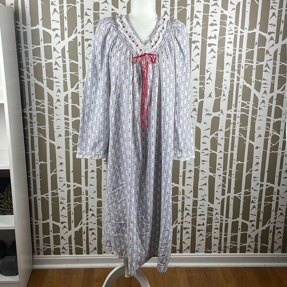 Vintage 70s Ditsy Floral Print Flannel House Dress Nightgown - Picture 2 of 9
